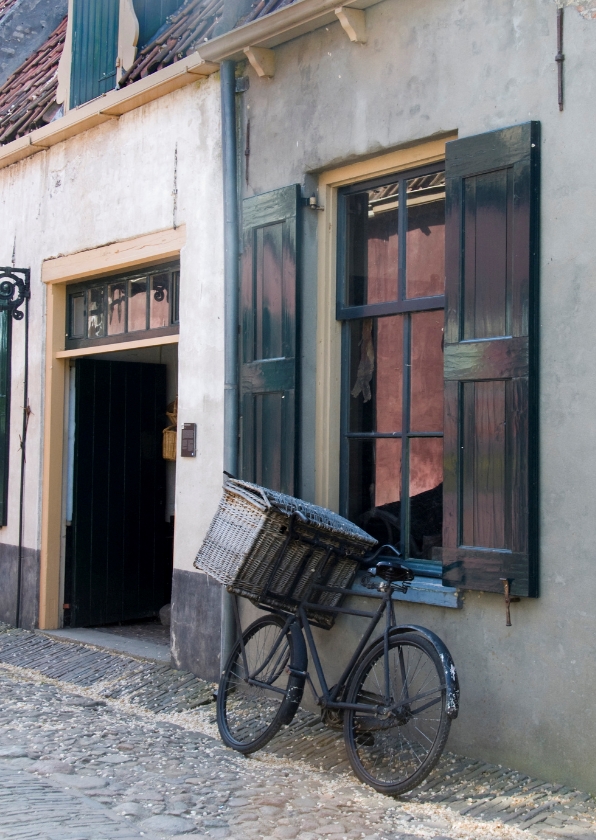 Fotokaarten - Bakfiets in historisch straatje