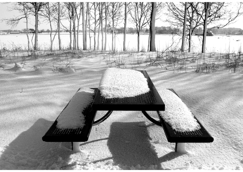 Ansichtkaarten - picknick bankje in de sneeuw