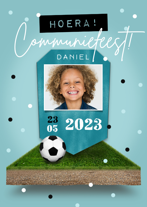 Communiekaarten - Communiefeest voetbal speler confetti uitnodiging feestje