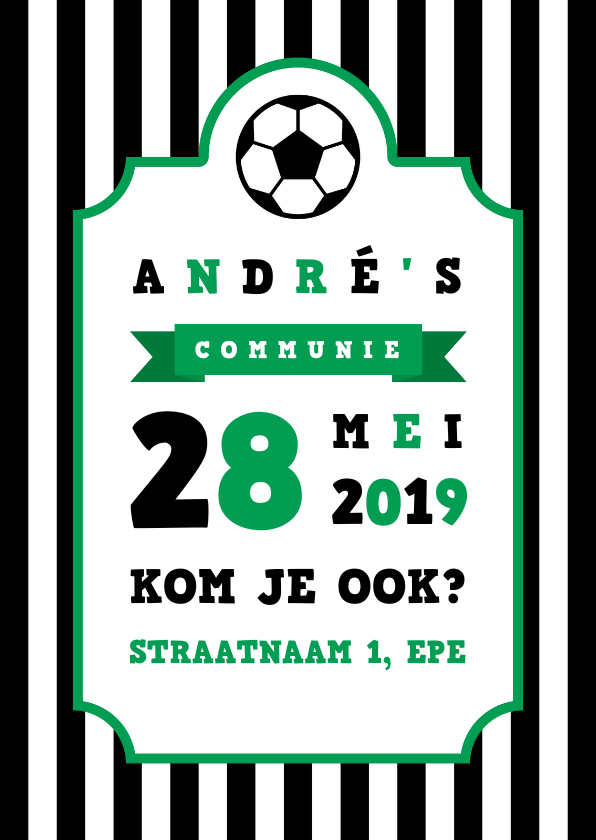 Uitnodiging communie voetbal strepen met badge - Communiekaarten Communiekaarten - Uitnodiging communie voetbal strepen met badge