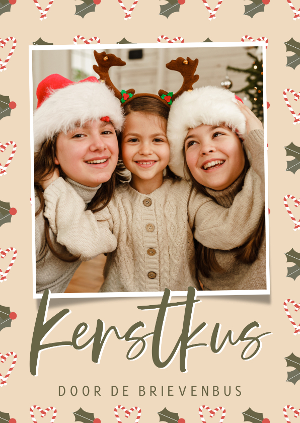 Fotokaartje kerstkus door de brievenbus met patroontje - Fotokaarten Fotokaarten - Fotokaartje kerstkus door de brievenbus met patroontje