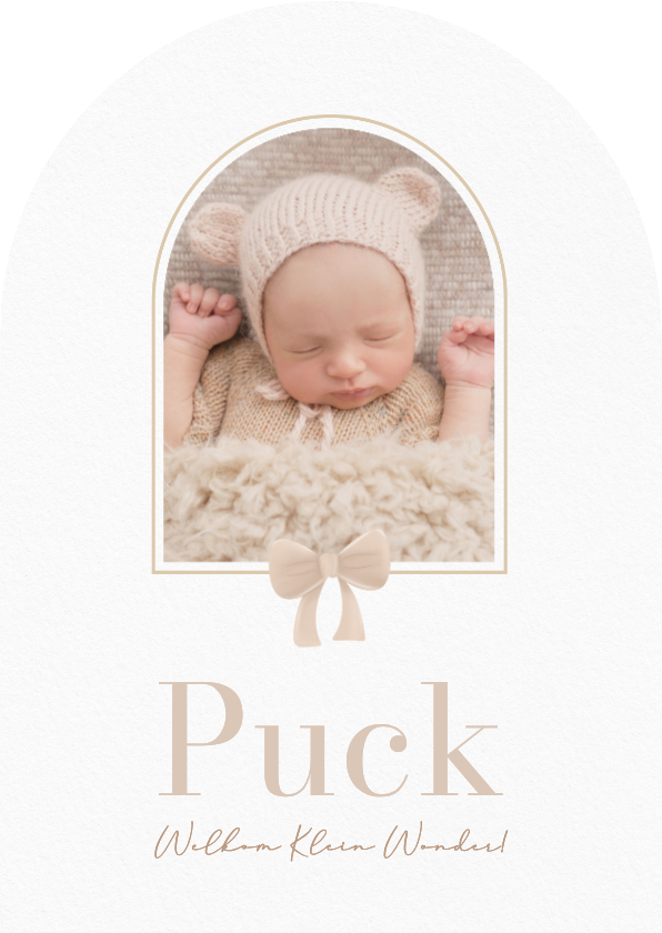 Lief beige geboortekaartje boog vorm met foto en strik - Geboortekaartjes Geboortekaartjes - Lief beige geboortekaartje boog vorm met foto en strik