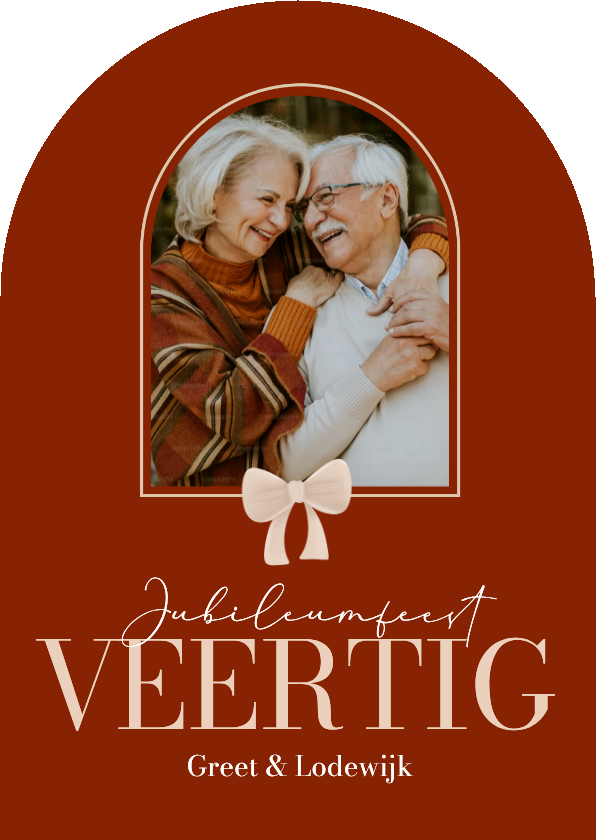 Jubileumkaarten - Rode boogvorm jubileum uitnodiging met foto en strik