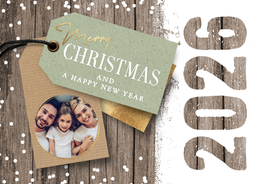 Kerstkaarten - Foto kerstkaart 2026 label op hout sneeuw