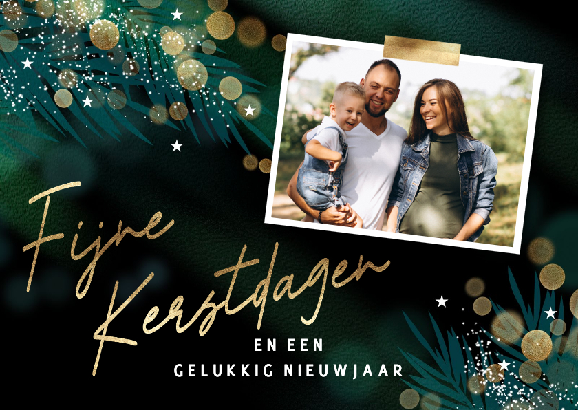 Foto kerstkaart stijlvolle groene kerstsfeer met goud licht - Kerstkaarten Kerstkaarten - Foto kerstkaart stijlvolle groene kerstsfeer met goud licht