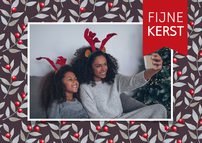 Kerstkaart met een foto en op achtergrond kersttakjes - Kerstkaarten Kerstkaarten - Kerstkaart met een foto en op achtergrond kersttakjes