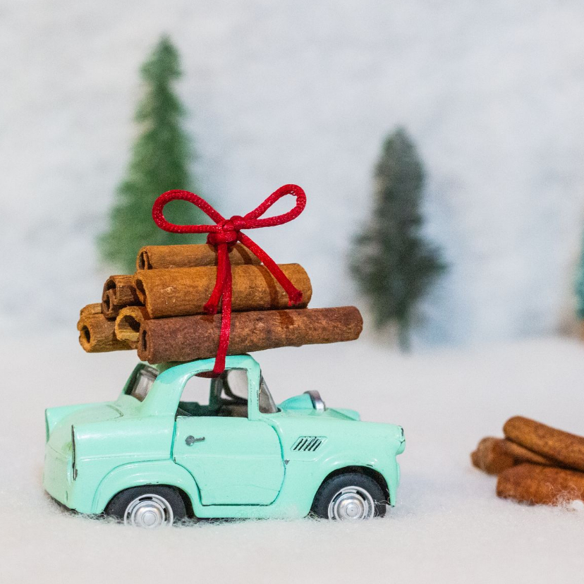 Kerstkaart met een oldtimer met kaneelstokjes - Kerstkaarten Kerstkaarten - Kerstkaart met een oldtimer met kaneelstokjes