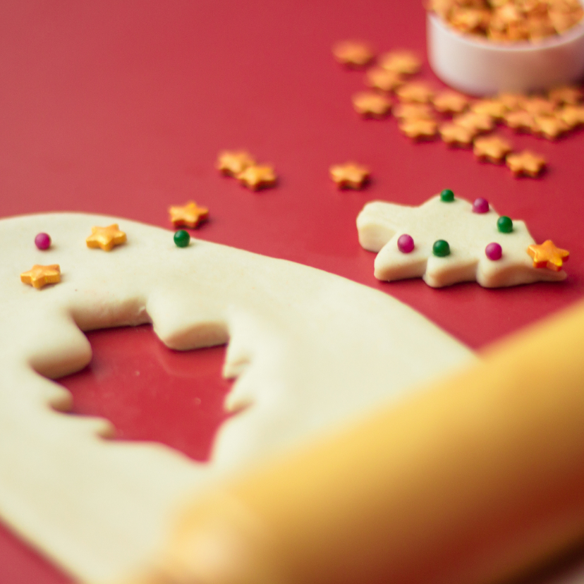 Kerstkaart met kerstkoekjes en versieringen - Kerstkaarten Kerstkaarten - Kerstkaart met kerstkoekjes en versieringen