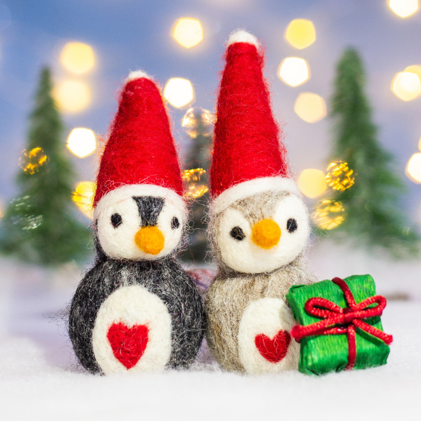 Kerstkaarten - Kerstkaart met twee pinguïns in een winterlandschap 