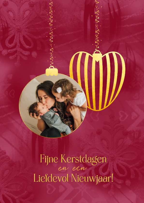 Kerstkaart rood met twee foto’s en gouden kerstballen - Kerstkaarten Kerstkaarten - Kerstkaart rood met twee foto’s en gouden kerstballen