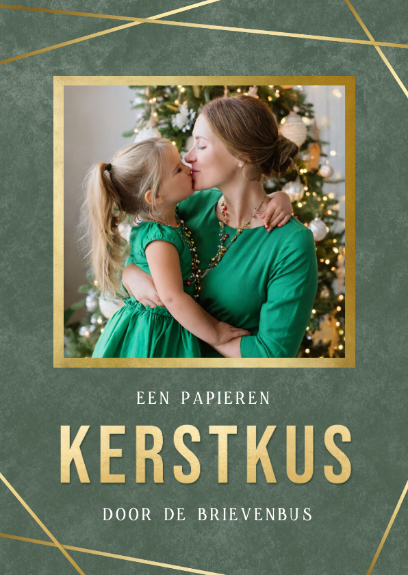 Kerstkaarten - Kerstkus door de brievenbus kaart met eigen foto en goud