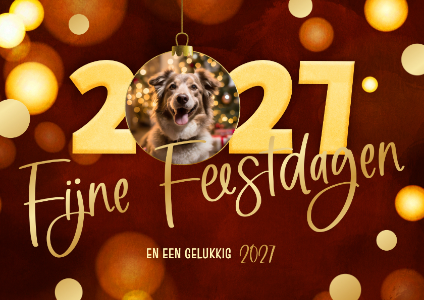 Kerstkaarten -  Modern rood kerstkaartje 2027 kerstbal goud met foto