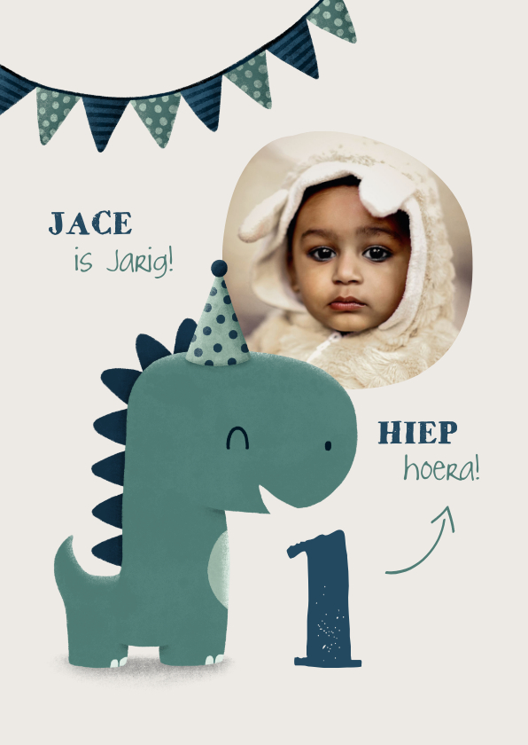 Kinderfeestje uitnodiging dinosaurus met hoedje en vlagjes - Kinderfeestjes Kinderfeestjes - Kinderfeestje uitnodiging dinosaurus met hoedje en vlagjes