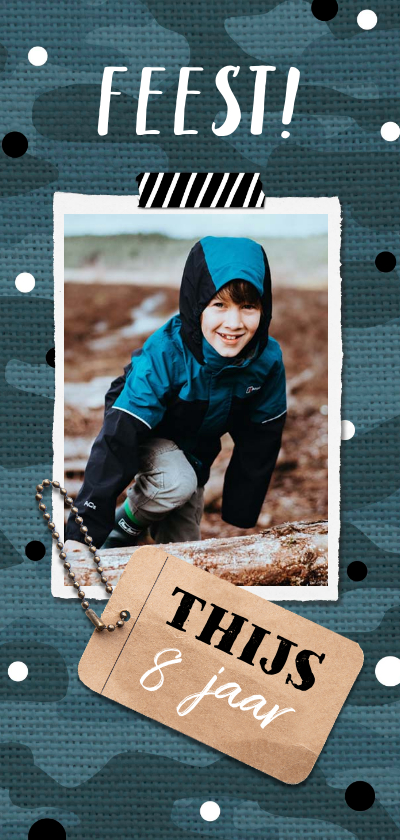 Stoere uitnodiging met label en legerprint - Kinderfeestjes Kinderfeestjes - Stoere uitnodiging met label en legerprint