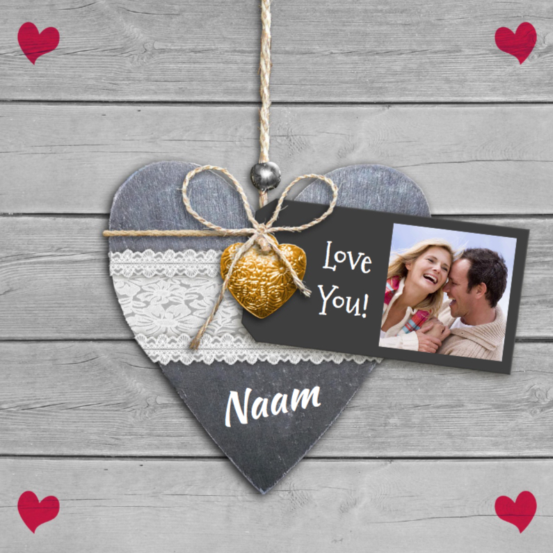 Leuke liefde kaart met hartjes aan koortje op steigerhout - Liefde kaarten Liefde kaarten - Leuke liefde kaart met hartjes aan koortje op steigerhout