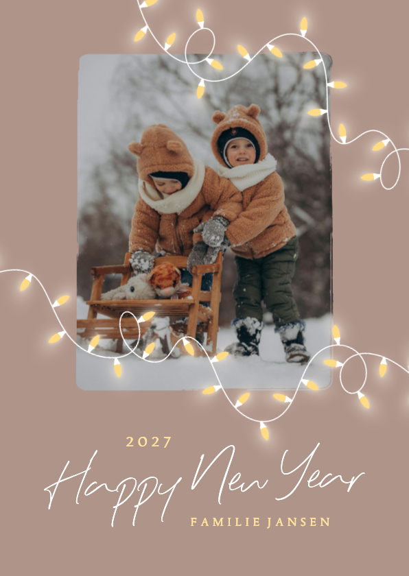 Beige nieuwjaarskaartje met grote foto en kerstlampjes - Nieuwjaarskaarten Nieuwjaarskaarten - Beige nieuwjaarskaartje met grote foto en kerstlampjes
