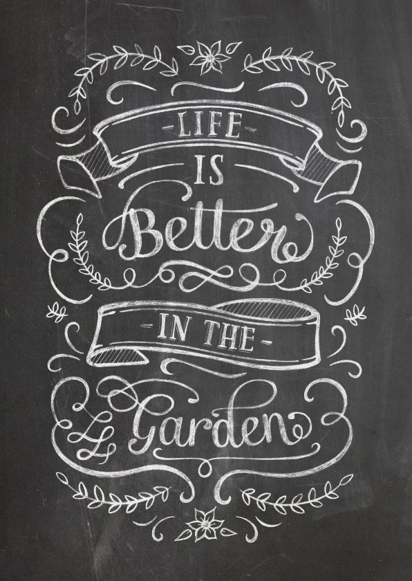 Spreukenkaart relativerend life is better in the garden - Spreukenkaarten Spreukenkaarten - Spreukenkaart relativerend life is better in the garden