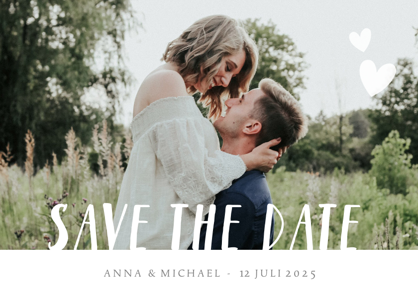 Hippe Save the Date kaart met eigen foto en witte letters - Trouwkaarten Trouwkaarten - Hippe Save the Date kaart met eigen foto en witte letters