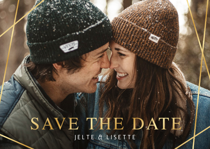 Save the Date kaart met eigen foto en gouden schuine lijnen - Trouwkaarten Trouwkaarten - Save the Date kaart met eigen foto en gouden schuine lijnen