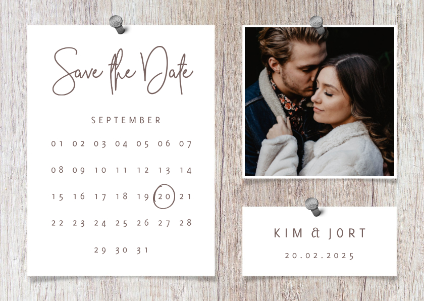 Trouwkaarten - Save the date kalender hout met foto's en spijkers