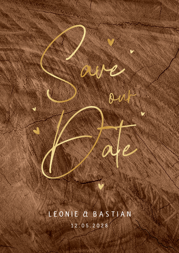 Trouwkaarten - Save the date trouwkaart hout goud stijlvol hartjes