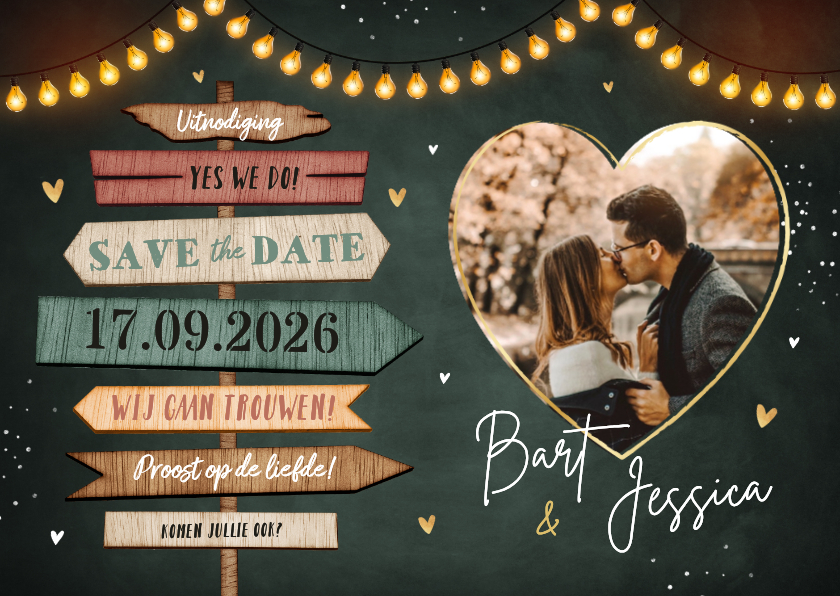 Save the date uitnodiging houten wegwijzers lampjes hartjes - Trouwkaarten Trouwkaarten - Save the date uitnodiging houten wegwijzers lampjes hartjes