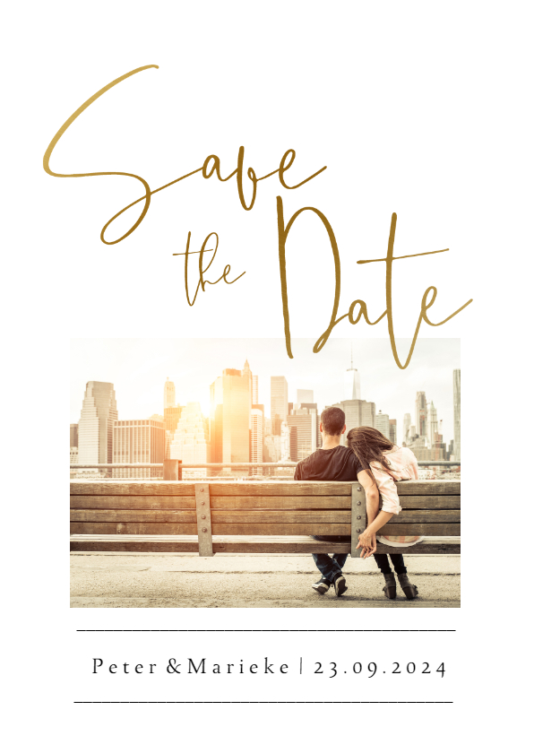 Stijlvolle save the datekaart met goudlook tekst en foto - Trouwkaarten Trouwkaarten - Stijlvolle save the datekaart met goudlook tekst en foto