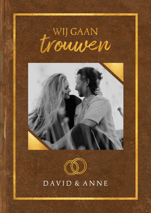 Trouwkaart in trouwboek vorm met bruine kaft - Trouwkaarten Trouwkaarten - Trouwkaart in trouwboek vorm met bruine kaft