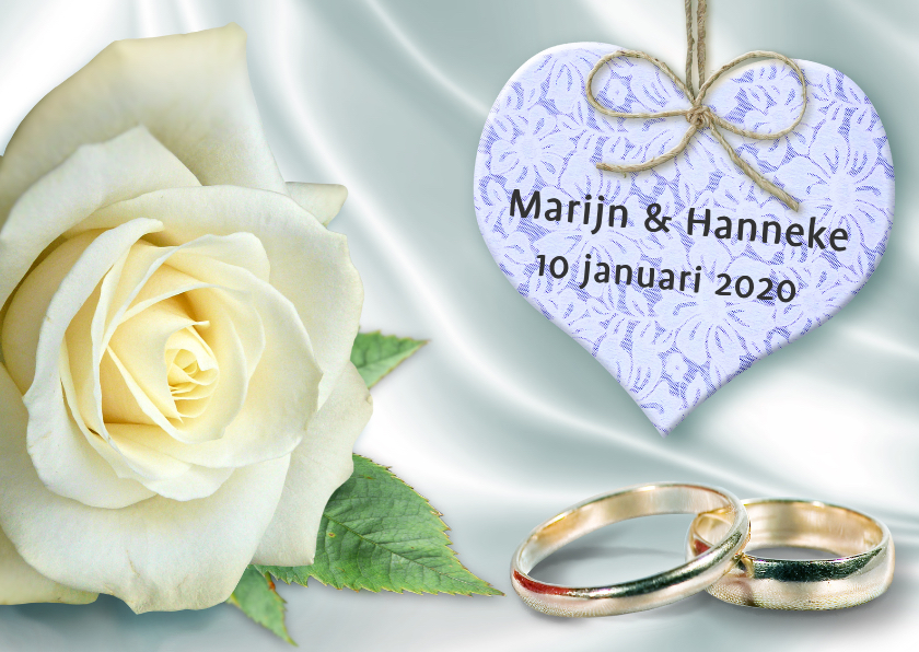 Trouwkaart met ringen, hart en witte roos op satijnprint - Trouwkaarten Trouwkaarten - Trouwkaart met ringen, hart en witte roos op satijnprint
