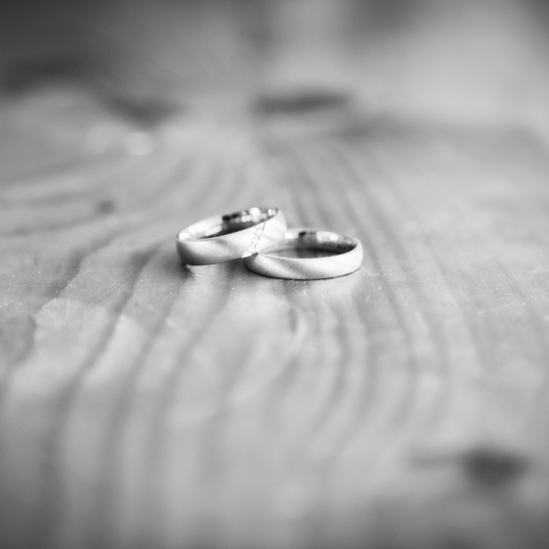 two wedding rings - Trouwkaarten Trouwkaarten - two wedding rings