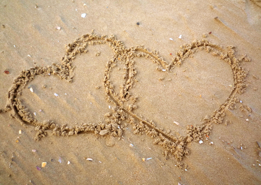 Valentijnskaarten - Valentijn Liefde Hartjes in het zand