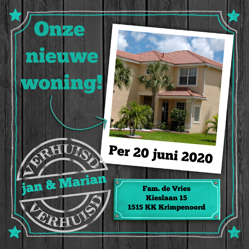 Leuk verhuisbericht groene teksten en foto op zwart hout - Verhuiskaarten Verhuiskaarten - Leuk verhuisbericht groene teksten en foto op zwart hout