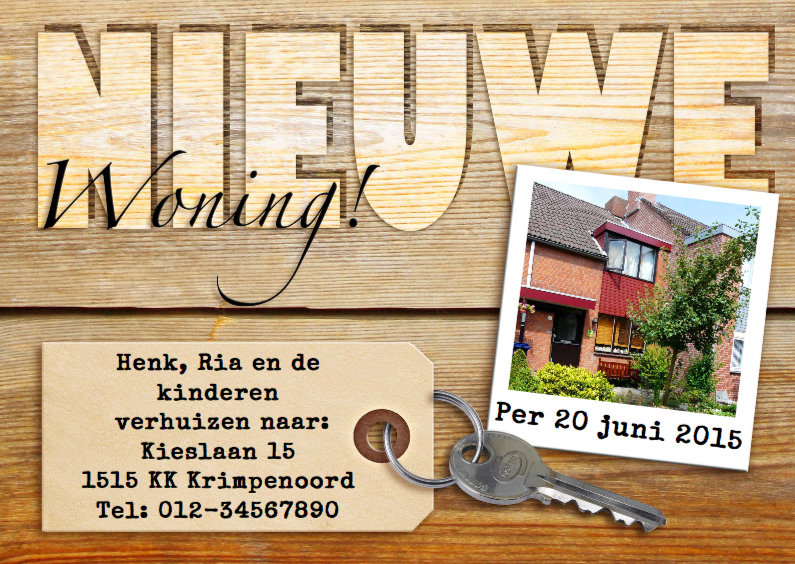 Leuk verhuisbericht met label, sleutel en foto op houtprint - Verhuiskaarten Verhuiskaarten - Leuk verhuisbericht met label, sleutel en foto op houtprint