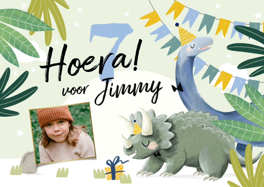 Feestelijke kaart met vriendelijke dino's en slingers - Verjaardagskaarten Verjaardagskaarten - Feestelijke kaart met vriendelijke dino's en slingers