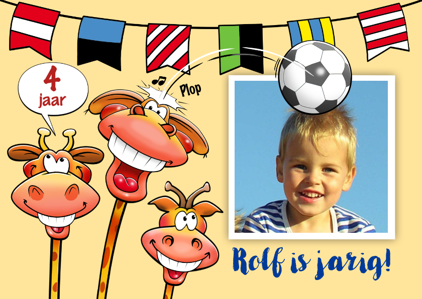 Verjaardagskaarten - Leuke verjaardagskaart, jongen en giraf koppen naar voetbal