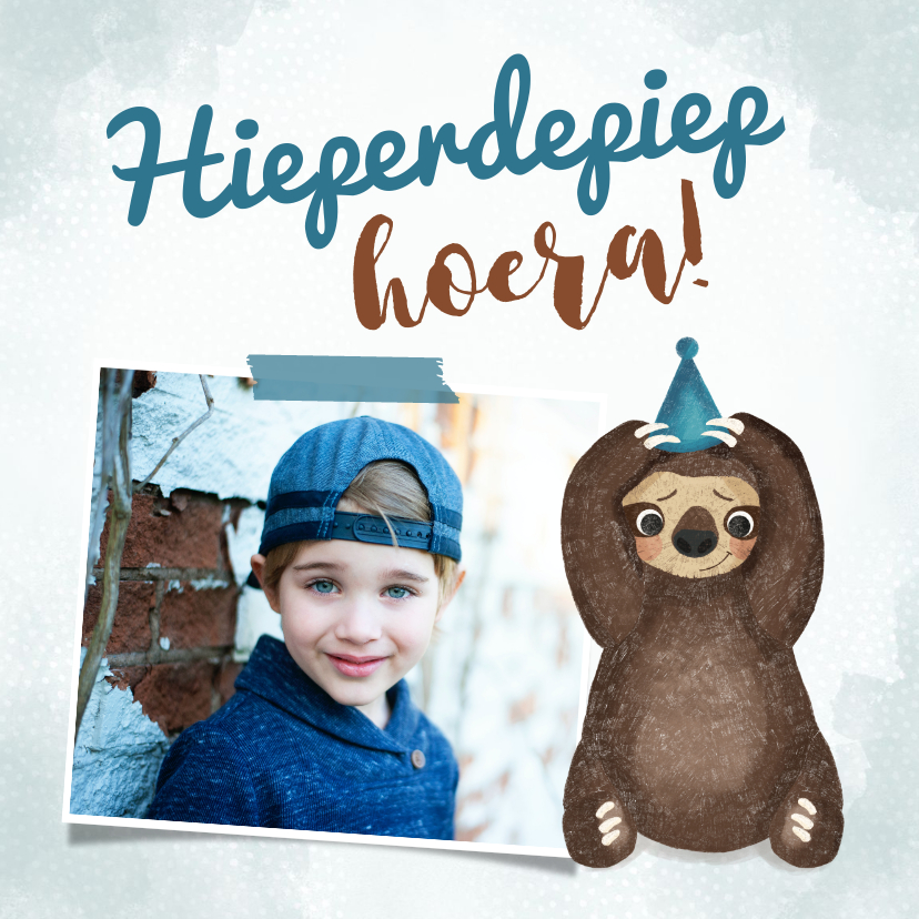 Verjaardagskaart blauw met luiaard en aanpasbare foto - Verjaardagskaarten Verjaardagskaarten - Verjaardagskaart blauw met luiaard en aanpasbare foto
