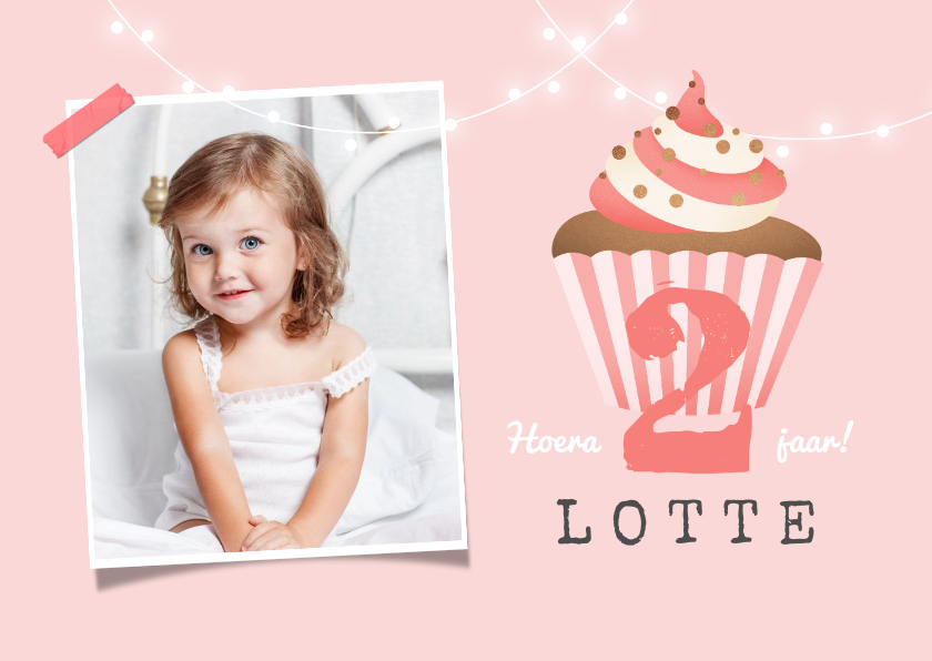 Verjaardagskaarten - verjaardagskaart felicitatie meisje cupcake foto slinger