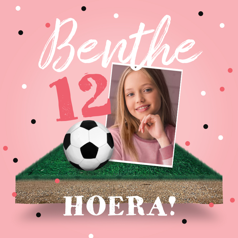 Verjaardagskaarten - Verjaardagskaart voetbal meisje confetti