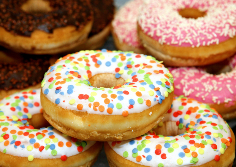 Vrolijke Donuts met stippen - OT - Verjaardagskaarten Verjaardagskaarten - Vrolijke Donuts met stippen - OT