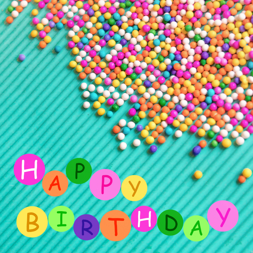 Verjaardagskaarten - Vrolijke kleurrijke verjaardagskaart met gekleurde snoepjes 