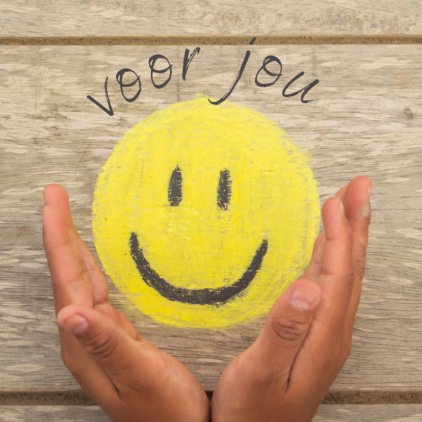 Wenskaart met gele smiley en tekst ‘voor jou’ - Wenskaarten Wenskaarten - Wenskaart met gele smiley en tekst ‘voor jou’