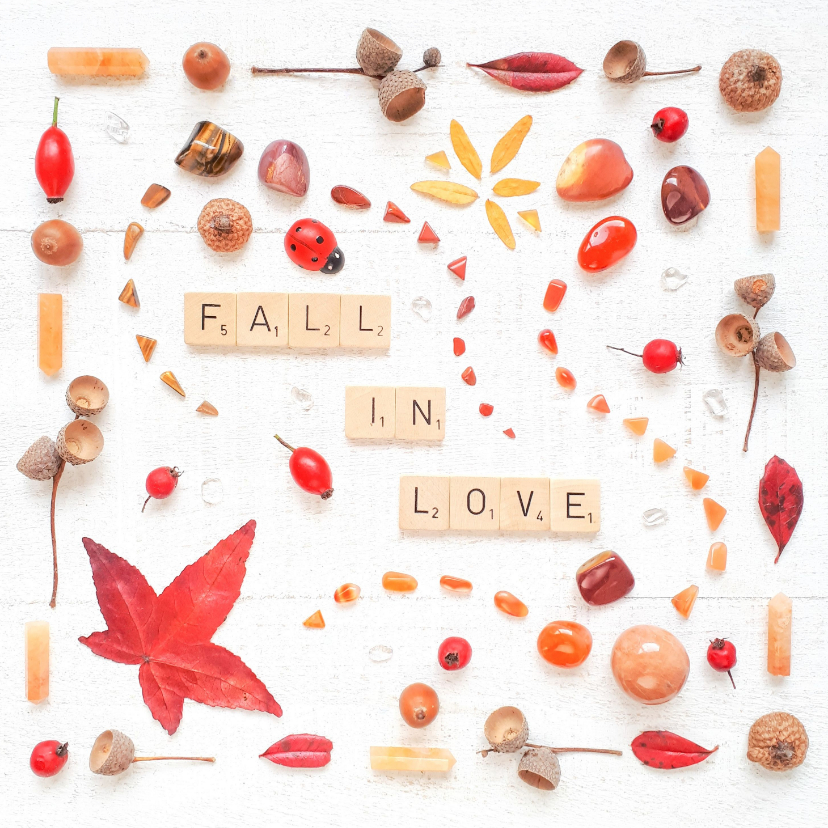 Woonkaart fall in love met rozenbottels en eikels - Woonkaarten Woonkaarten - Woonkaart fall in love met rozenbottels en eikels