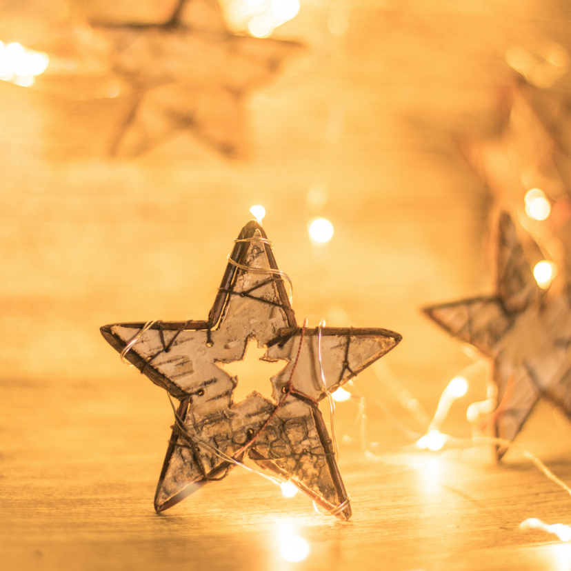 Kerstkaart met houten sterren en kerstlichtjes - Zakelijke kerstkaarten Zakelijke kerstkaarten - Kerstkaart met houten sterren en kerstlichtjes
