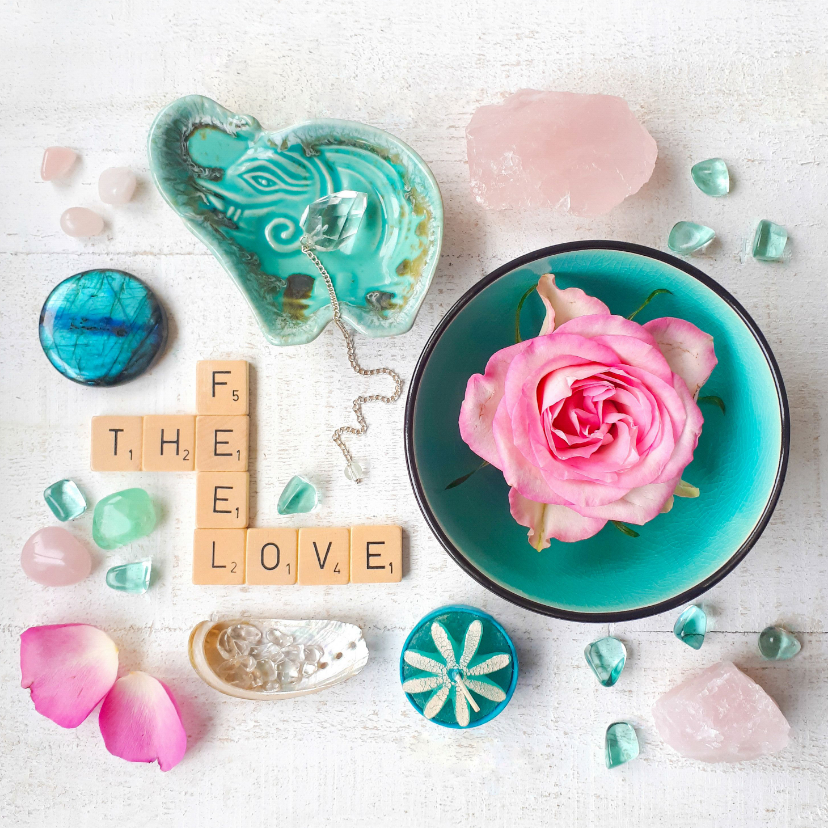 Vriendschapskaart feel the love met roos en edelstenen - Zomaar kaarten Zomaar kaarten - Vriendschapskaart feel the love met roos en edelstenen